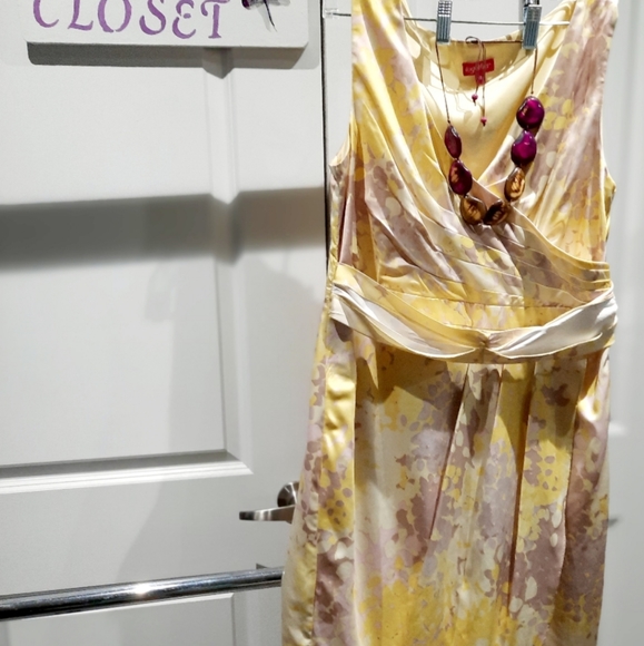 Dress - Picture 4 of 4